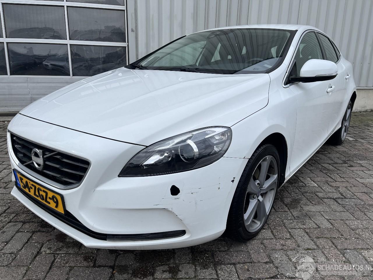 Volvo V-40 V40 (MV) Hatchback 5-drs 1.6 T3 GTDi 16V (B4164T3(Euro 5)) [110kW]  (0=
3-2012/12-2016)