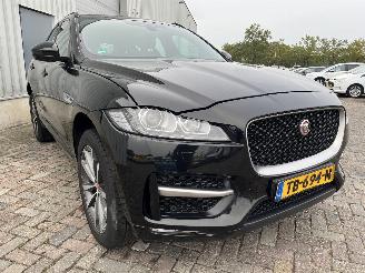 Jaguar F-Pace F-Pace SUV 2.0 D 180 16V AWD (204DTD(AJ20D4)) [132kW]  (09-2015/12-202=
5) picture 4