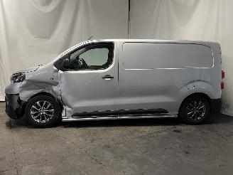 Toyota ProAce ProAce Van 1.6 D-4D 115 16V (3WZHV) [85kW]  (02-2016/04-2020) picture 4