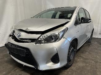 krockskadad bil auto Toyota Yaris Yaris III (P13) Hatchback 1.5 16V Hybrid (1NZ-FXE) [74kW]  (03-2012/09=
-2020) 2012/11