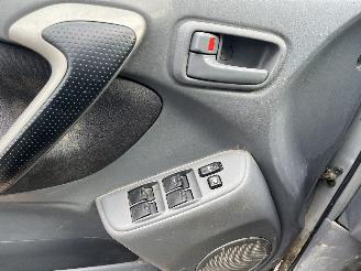 Toyota Rav-4 RAV4 (A2) Terreinwagen 2.0 D-4D 16V 4x4 (1CD-FTV) [85kW]  (05-2001/11-=
2005) picture 25
