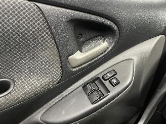 Toyota Yaris Yaris (P1) Hatchback 1.3 16V VVT-i (2SZFE) [64kW]  (04-2002/09-2005) picture 23