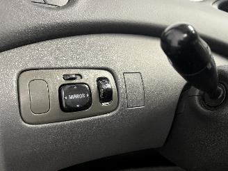 Toyota Yaris Yaris (P1) Hatchback 1.3 16V VVT-i (2SZFE) [64kW]  (04-2002/09-2005) picture 22