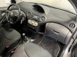 Toyota Yaris Yaris (P1) Hatchback 1.3 16V VVT-i (2SZFE) [64kW]  (04-2002/09-2005) picture 13