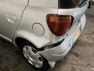 Toyota Yaris Yaris (P1) Hatchback 1.3 16V VVT-i (2SZFE) [64kW]  (04-2002/09-2005) picture 11