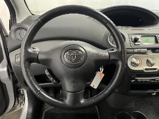 Toyota Yaris Yaris (P1) Hatchback 1.3 16V VVT-i (2SZFE) [64kW]  (04-2002/09-2005) picture 17
