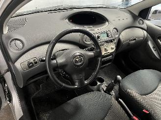 Toyota Yaris Yaris (P1) Hatchback 1.3 16V VVT-i (2SZFE) [64kW]  (04-2002/09-2005) picture 16