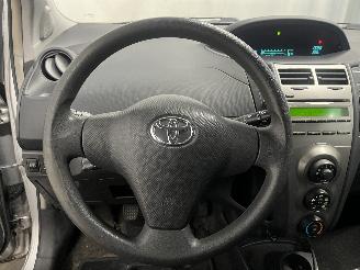 Toyota Yaris Yaris II (P9) Hatchback 1.33 16V Dual VVT-I (1NRFE) [74kW]  (11-2008/1=
2-2011) picture 23