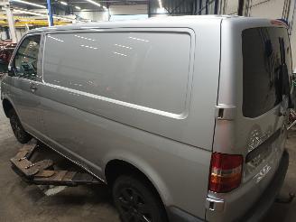 Volkswagen Transporter Transporter T5 Van 2.5 TDi (AXD) [96kW]  (04-2003/11-2009) picture 4