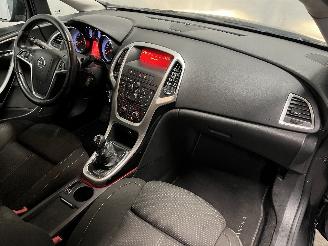 Opel Astra Astra J Sports Tourer (PD8/PE8/PF8) Combi 1.4 Turbo 16V (A14NET(Euro 5=
)) [103kW]  (10-2010/10-2015) picture 12