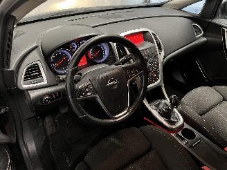 Opel Astra Astra J Sports Tourer (PD8/PE8/PF8) Combi 1.4 Turbo 16V (A14NET(Euro 5=
)) [103kW]  (10-2010/10-2015) picture 15