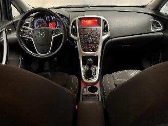 Opel Astra Astra J Sports Tourer (PD8/PE8/PF8) Combi 1.4 Turbo 16V (A14NET(Euro 5=
)) [103kW]  (10-2010/10-2015) picture 14