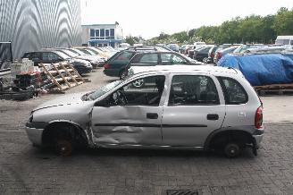 Opel Corsa b hatchback 1.2i 16v (x12xe)  (03-1998/09-2000) picture 8
