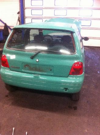 Renault Twingo (c/s06) hatchback 1.2 spi phase i (c3g-700)  (10-1992/08-1996) picture 2