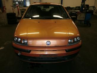 Fiat Punto ii (188) hatchback 1.2 16v (188.a.5000)  (09-1999/10-2005) picture 2