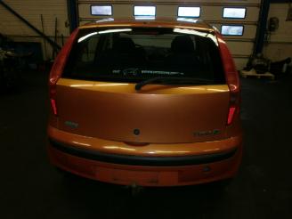 Fiat Punto ii (188) hatchback 1.2 16v (188.a.5000)  (09-1999/10-2005) picture 5