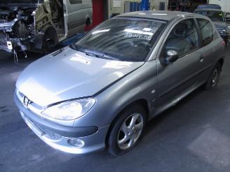 Peugeot 206 (2a/c/h/j/s) hatchback 1.6 16v (tu5jp4(nfu))  (12-2000/08-2007) picture 1