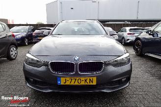 BMW 3-serie 318d Luxury picture 6