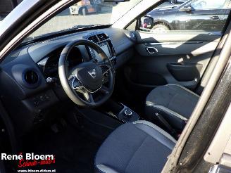 Dacia Spring Comfort Plus 27kwh Orange Pack picture 17