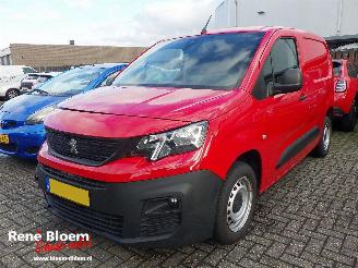uszkodzony samochody ciężarowe Peugeot Partner 1.5 Blue HDI Premium 75pk 2021/3