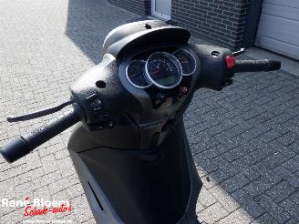 Piaggio Beverly 350 S picture 17