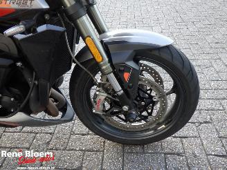 Triumph Street Triple 765 RS picture 19