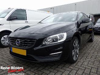 damaged passenger cars Volvo V-60 2.0 D3 Polar+ Navi 150pk 2017/10