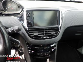 Peugeot 2008 1.6 e-HDi Allure 116pk picture 15