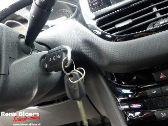 Peugeot 2008 1.6 e-HDi Allure 116pk picture 16