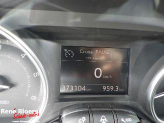 Peugeot 2008 1.6 e-HDi Allure 116pk picture 14