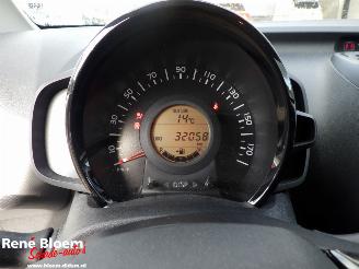 Peugeot 108 1.0 e-VTI Allure 5drs Clima picture 14