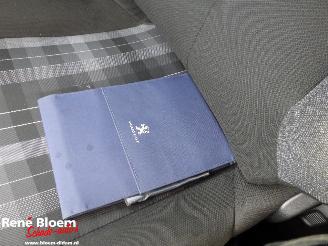 Peugeot 108 1.0 e-VTI Allure 5drs Clima picture 19