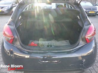 Peugeot 208 1.2 Puretech Active 5drs Airco picture 16