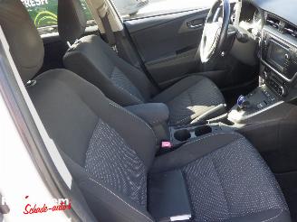 Toyota Auris 1.6 Hybrid Lease picture 10