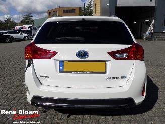 Toyota Auris 1.6 Hybrid Lease picture 3