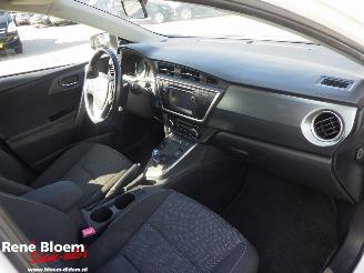 Toyota Auris 1.6 Hybrid Lease picture 8