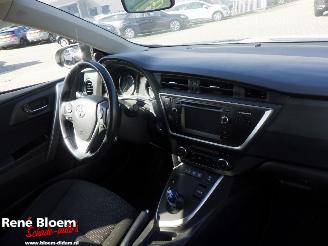Toyota Auris 1.6 Hybrid Lease picture 9