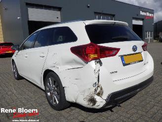Toyota Auris 1.6 Hybrid Lease picture 2