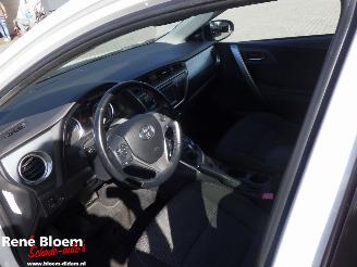 Toyota Auris 1.6 Hybrid Lease picture 14