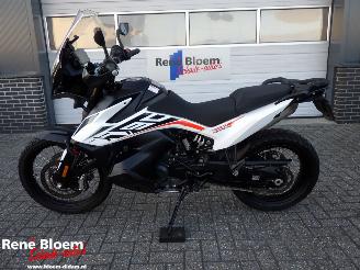krockskadad bil motor KTM  790 Adventure 2022/2