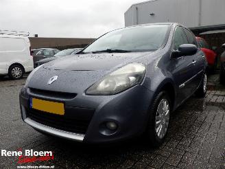 Schadeauto Renault Clio 1.2 Collection 75pk Airco 2012/1