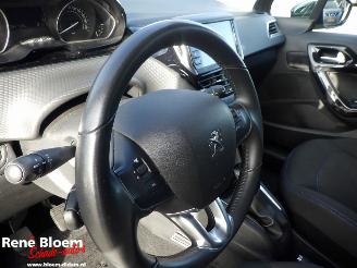 Peugeot 208 1.2 PureTech Signature Navi 5drs picture 16