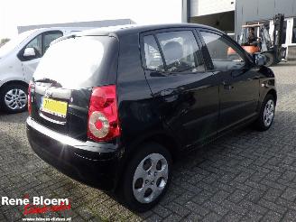 Kia Picanto 1.0 x-pect 5drs picture 4