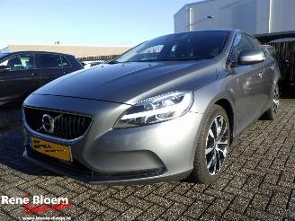 damaged passenger cars Volvo V-40 2.0 D3 Dynamic 150pk Aut Edition 2019/3