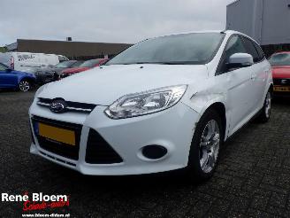 Vaurioauto  passenger cars Ford Focus Wagon 1.6 TI-VCT Lease Trend 2014/8