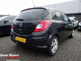 uszkodzony samochody osobowe Opel Corsa 1.4-16V Design Edition 2013/3