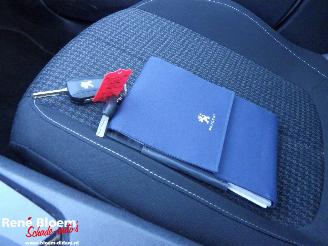 Peugeot 308 1.2 PureTech Blue Lease Executive 110pk picture 19