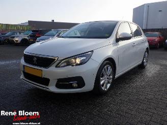 uszkodzony samochody osobowe Peugeot 308 1.2 PureTech Blue Lease Executive 110pk 2018/6
