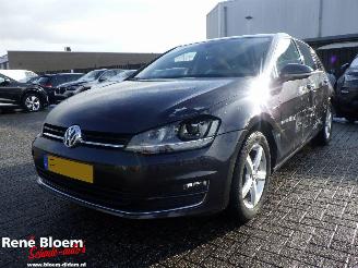 Schadeauto Volkswagen Golf 1.4 TSI Business 5drs Navi 2015/10