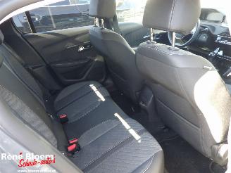 Peugeot 208 1.2 PureTech 100 Allure picture 10